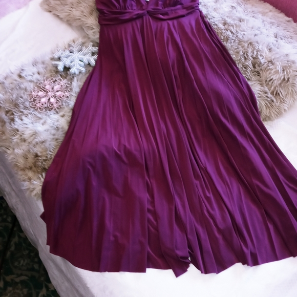 DeColores Dresses & Skirts - Dress size Large L cold shoulder adjustable straps party dress